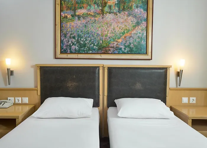 Iris Hotel